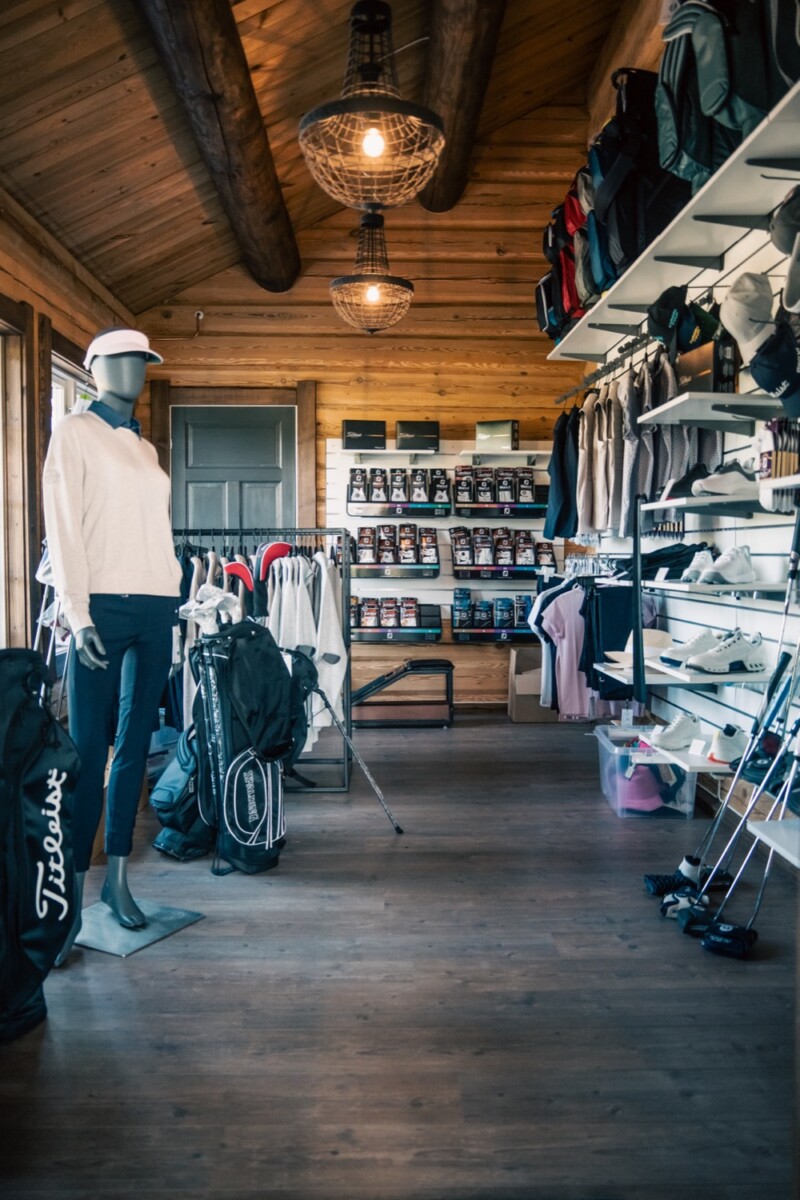 Shop med Titleist-utrustning, kläder och skor